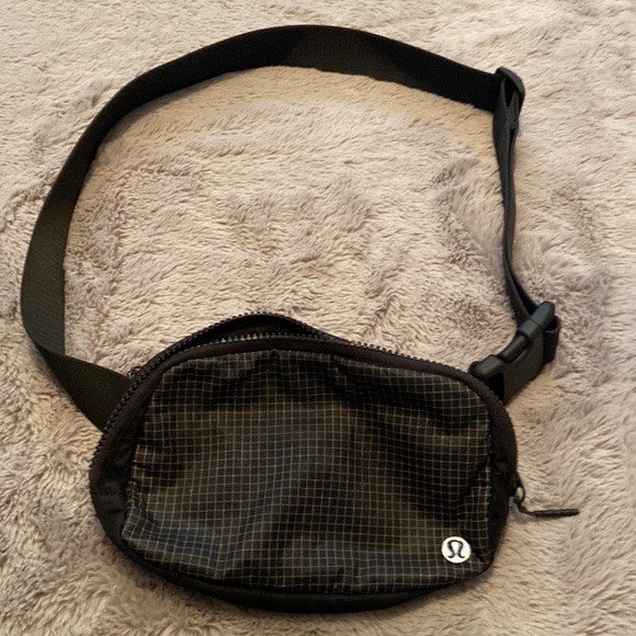 Lululemon waist pack - Picture 4 of 5